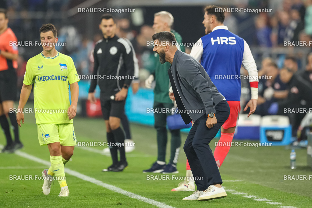 1_S04BER_20250801_3350.JPG -  - FC Schalke 04 - Hertha BSC Berlin - 2. Bundesliga | Gelsenkirchen, Deutschland, 01.08.25: Trainer Miron Muslic (FC Schalke 04) gestikuliert, Gestik waehrend des Spiels der 2. Bundesliga zwischen FC Schalke 04 - Hertha BSC Berlin in der Veltins-Arena am 01. August 2025 in Gelsenkirchen, Deutschland. (Foto von Stefan Brauer/Brauer-Fotoagentur)DFB/DFL REGULATIONS PROHIBIT ANY USE OF PHOTOGRAPHS AS IMAGE SEQUENCES AND/OR QUASI-VIDEO.