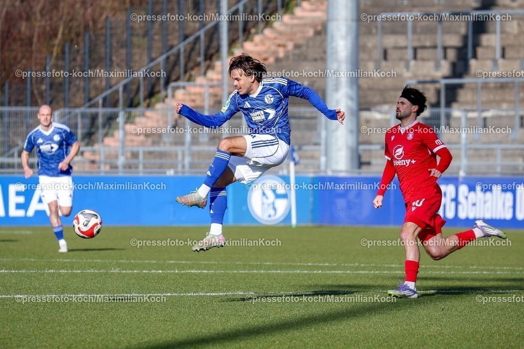 xSSCx15022601019 | 15.02.2026, xsscx, Herren Fussball, FC Schalke 04 U23 - Wuppertaler SV, Regionalliga West, 22. Spieltag, Parkstadion, Saison 2025 2026: Max Lamby (FC Schalke 04 #3) im Zweikampf gegen Vincent Schaub (Wuppertaler SV #10) DFB regulations prohibit any use of photographs as image sequences and or quasi-video. Photo: xSandraxScherningxPressefotoKochx
