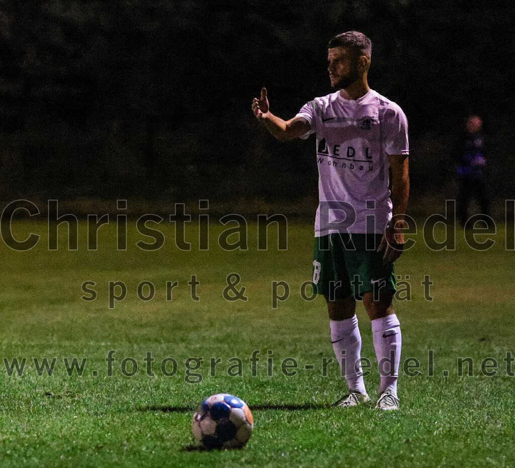 2023-09-15_041_FC_Moosinning_gegen_SV_Waldperlach | Moosinning, Deutschland, 15.09.2023:
Fußball, Bezirksliga Oberbayern Ost 2023 / 2024, 9. Spieltag, FC Moosinning gegen SV Waldperlach, Endergebnis: 0:1

Francesco Pardi (SV Waldperlach, #18)

Foto: Christian Riedel / fotografie-riedel.net