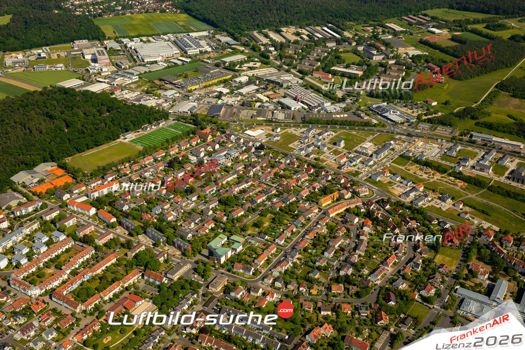 Das Luftbild zeigt  Veitshöchheim - Die Luftaufnahme wurde 2023 vom UL-Flugzeug aus erstellt ( keine Drohne ) - Hochauflösende Luftaufnahme - Für grossformatige Ausdrucke geeignet. Die Geschenkidee !Mit Lizenz und Bildrechte bestellbar
