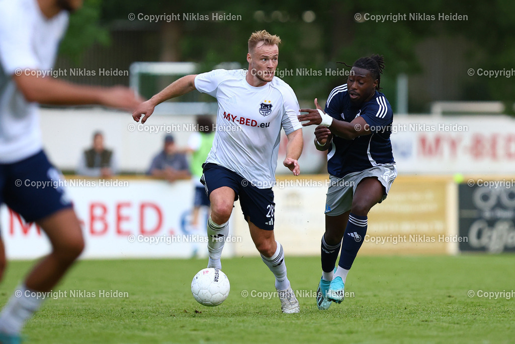 NH_TuSDassendorf_SVCurslackNeuengamme_OberligaHamburg_01082025 | #28 Johann Magnus Kilian Ludwig von Knebel Doeberitz (TuS Dassendorf), #12 Ebrahima Njie (SV Curslack-Neuengamme)Fußball I Herren I Gamesright Oberliga Hamburg I Saison 2025-2026  I 2. Spieltag I TuS Dassendorf - SV Curslack-Neuengamme I 01.08.2025 I Sportplatz Wendelweg