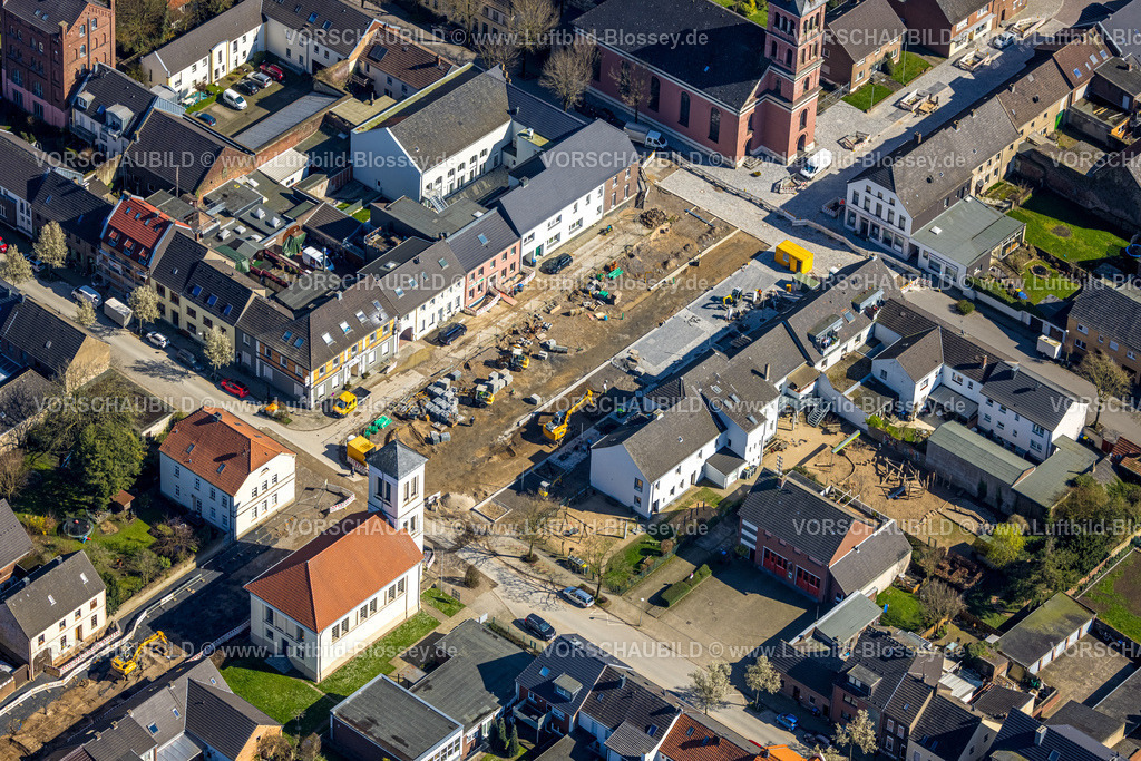 Wesel240310962Buederich | Luftbild, katholische Pfarrkirche St. Peter, Baustelle und Umbau mit Straßenbauarbeiten am Marktplatz, Büderich, Wesel, Nordrhein-Westfalen, Deutschland