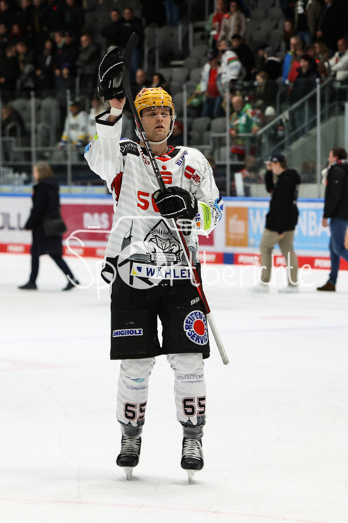 Augsburger Panther - Fischtown Pinguins | Die Gaeste bedanken sich bei den mitgereisten Fans nach dem Sieg in Augsburg / Christian WEJSE (BHV #65)