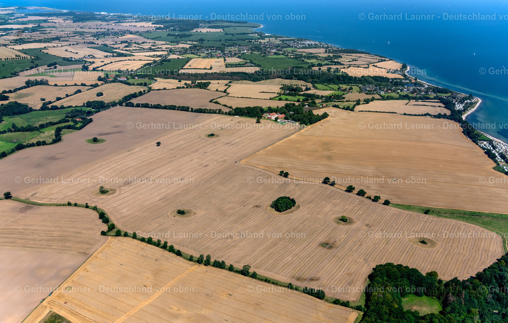 4037870 | Küstenlandschaft bei Langholz 07.08.2020 Strukturen auf landwirtschaftlichen Feldern in Lehmberg im Bundesland Schleswig-Holstein, Deutschland. // Structures on agricultural fields in Lehmberg in the state Schleswig-Holstein, Germany. Foto: Gerhard Launer