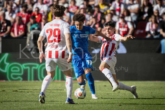 German Bundesliga,  1. FC Koeln - Bayer 04 Leverkusen, 25.04.2026 | KOELN, GERMANY - APRIL 25, 2026 :  Jan Thielmann (1. FC Koeln, 29), Eliesse Ben Seghir (Bayer 04 Leverkusen, 17), Felipe Chavez (1. FC Koeln, 27) during the German Bundesliga match on gameday 31 between 1. FC Koeln - Bayer 04 Leverkusen at RheinEnergieSTADION on April 25, 2026 in Koeln, Germany. DFL REGULATIONS PROHIBIT ANY USE OF PHOTOGRAPHS AS IMAGE SEQUENCES AND/OR QUASI-VIDEO.