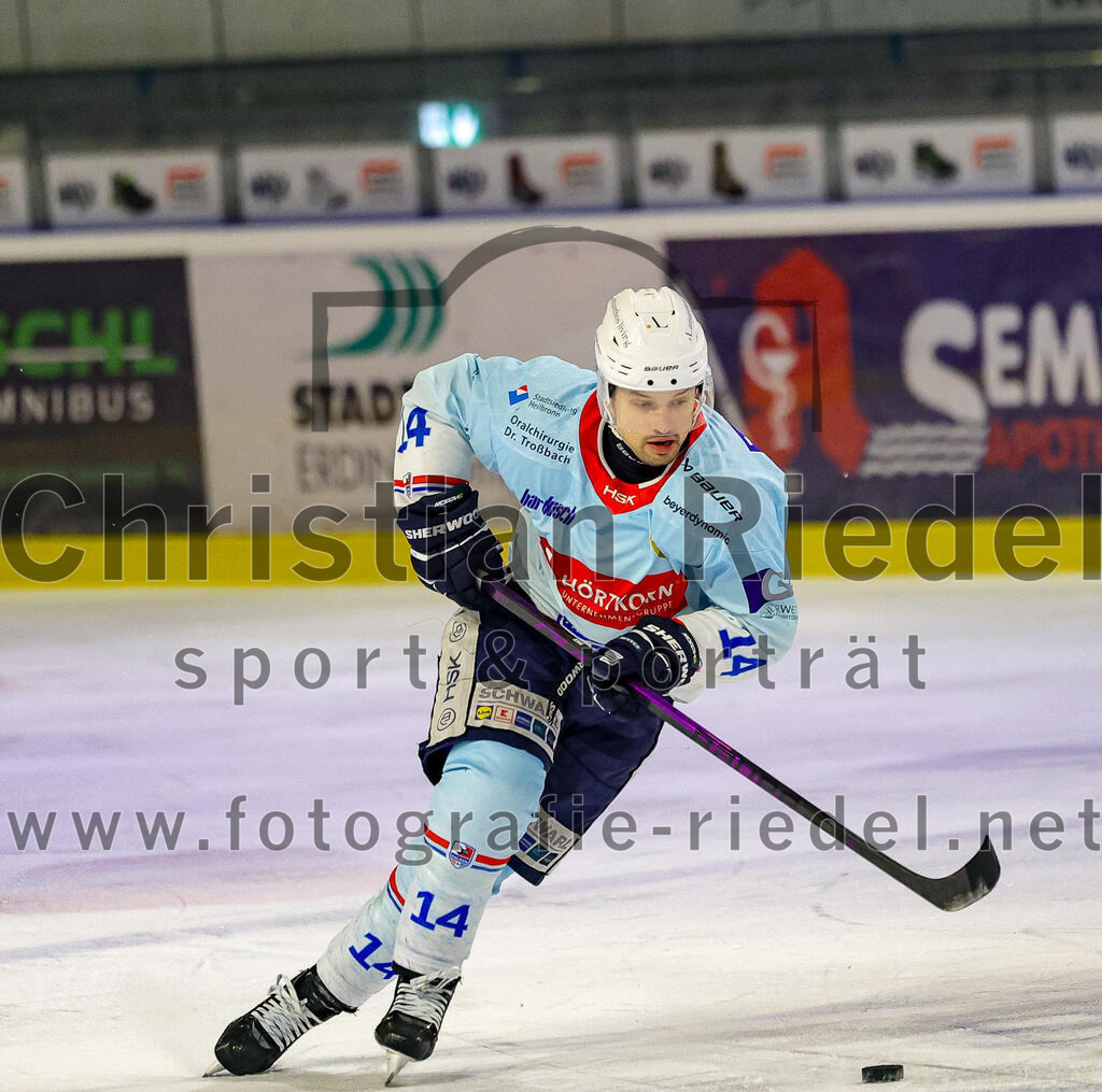2025-12-23_058_TSV_Erding_gegen_Heilbronner_Falken | Erding, Deutschland, 23.12.2025:Eishockey, Oberliga Süd 2025 / 2026, 29. Spieltag, TSV Erding gegen Heilbronner Falken, Endergebnis: 5:4Niklas Jentsch (Heilbronner Falken, #14)Foto: Christian Riedel / fotografie-riedel.net