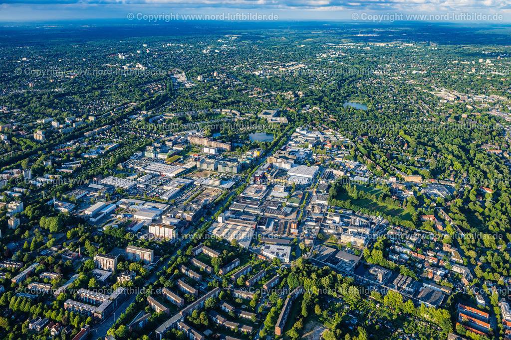 Hamburg_Wandsbek_Friedrichebertdamm_Gewerbegebiet_ELS_0092040823 | HAMBURG 04.08.2023 Industrie- und Gewerbegebiet am Friedrich-Ebert-Damm im Ortsteil Wandsbek an der Straße an der Straße an der Straße Friedrich Erbert Damm in Hamburg, Deutschland. // Industrial and commercial area on Friedrich-Ebert-Donm in the district Wandsbek on street on street on street Friedrich Erbert Damm in Hamburg, Germany. Foto: Martin Elsen