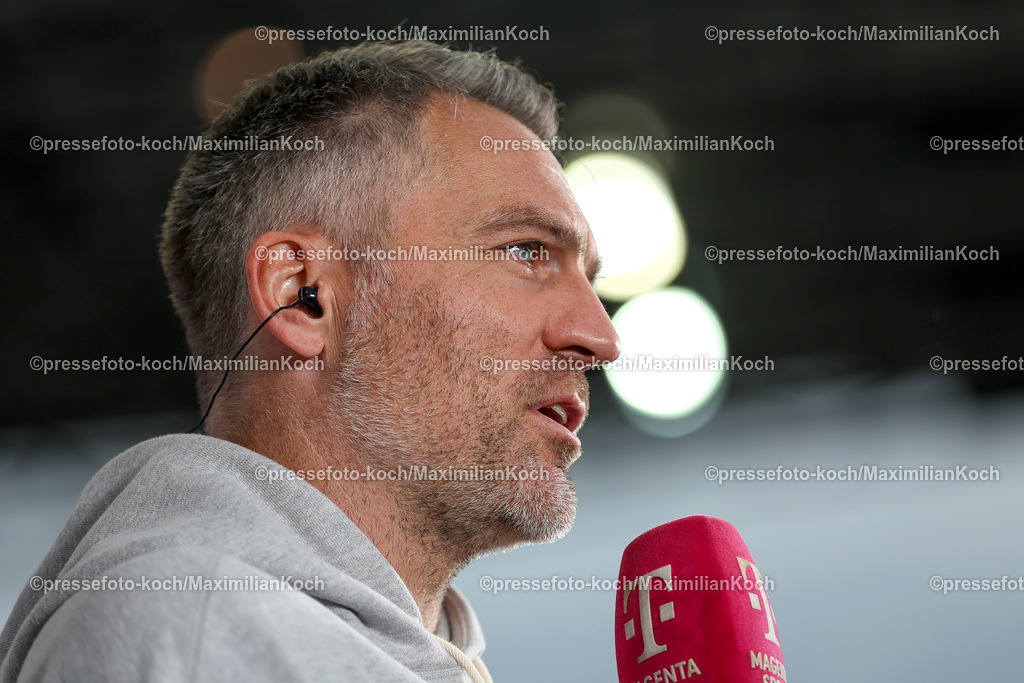 RWE3Liga25092401001 | 25.09.2024, Essen, Fußball,  Rot-Weiss Essen – Borussia Dortmund II (U23), bwin 3. Liga Herren, Stadion an der Hafenstraße, 7. Spieltag Saison 2024 2025: Trainer Jan Zimmermann (Cheftrainer BVB II) DFB regulations prohibit any use of photographs as image sequences and or quasi-video.