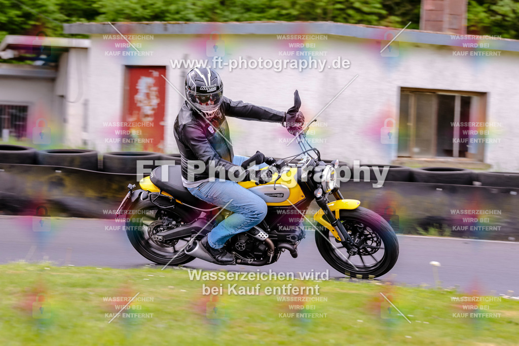 MotoTeamVBK-20658 | Hier findet Ihr Bilder von Touristenfahrten auf der Nürburgring Nordschleife oder von anderen Veranstaltungen die ich besucht habe. Viel Spass beim Durch Schauen 