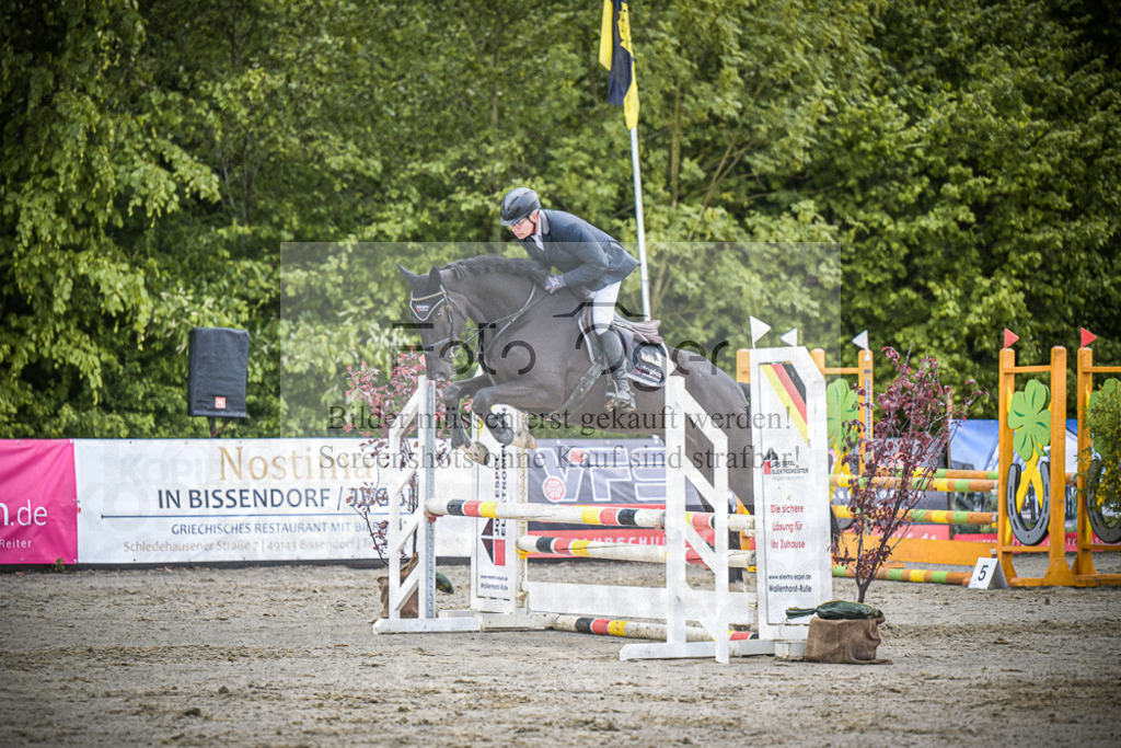 DOS_7630 | Entdecke hochwertige Reitturnierfotos von Foto Oger. Professionell, emotional und authentisch – jetzt Lieblingsmomente im Shop bestellen.Deutschlandweite Turnierfotografie. - Realisiert mit Pictrs.com