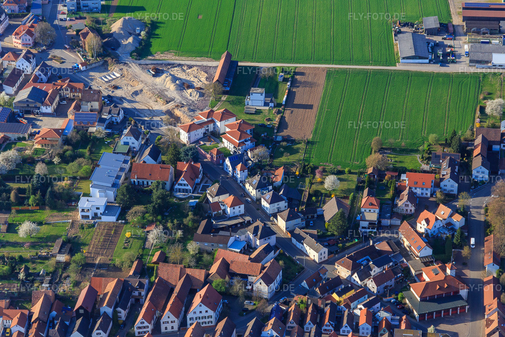 Luftbild: Eisenbahnstr in Herxheim bei Landau im Bundesland Rheinland-Pfalz in Deutschland. Foto: IMG_097922.jpg vom 30.03.2017 durch Werner Riehm/FLY-FOTO.de