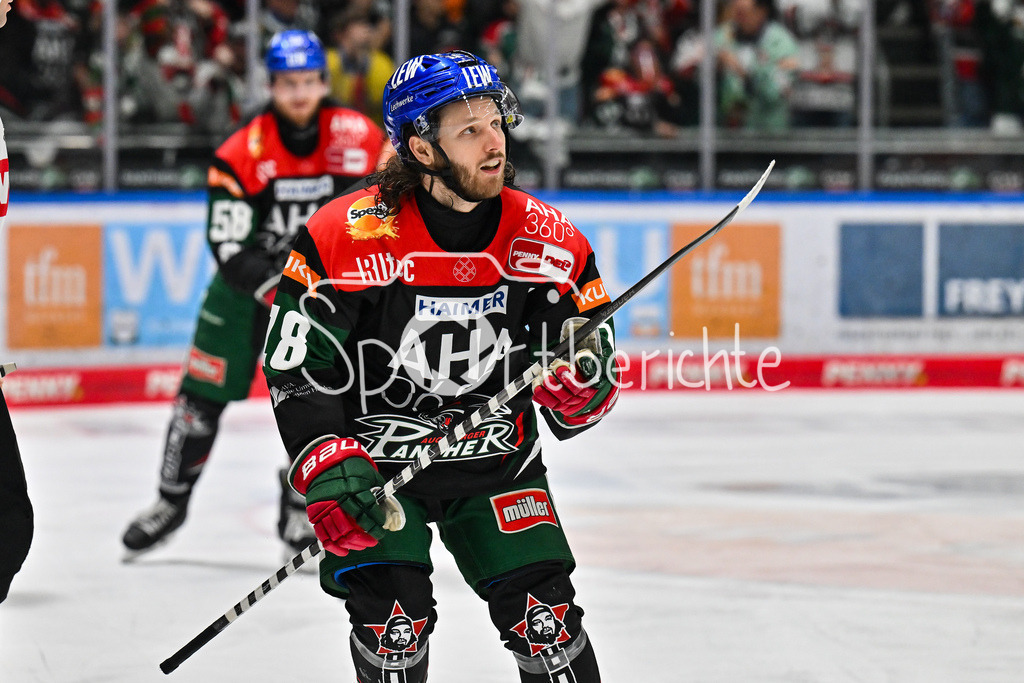 Augsburger Panther - Düsseldorfer EG | Jubel der Panther nach dem Treffer zum 4-1 durch Anthony LOUIS (Augsburger Panther #18) / Tor / Torschuetze / Freude / Happy / DEL: Augsburger Panther - Duesseldorfer EG, Curt Frenzel Stadion am 04.03.2025