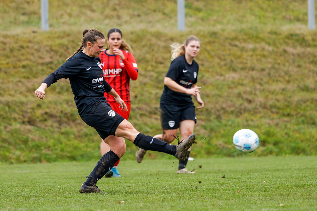 HOHFCH_251109_8984 | 1.FC Heidenheim 1846 II vs. GAST, Fußball, Frauen, Bezirksliga, 2025/2026, X. Spieltag, 03.10.2025 in Heidenheim, Kunstrasen b. Voith-Arena West(Foto: Michael Bulling) - Realisiert mit Pictrs.com