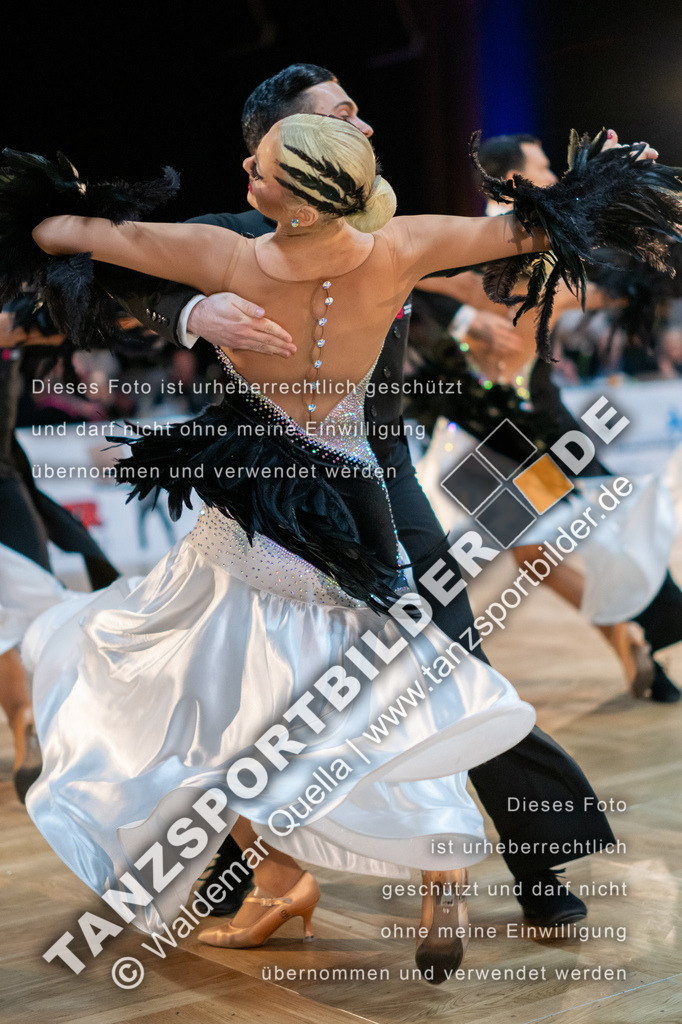 20250118-11674 | Hier finden Sie Tanz Bilder vom Latein und Standard Formationen tanzen. Sportbilder vom Tanzsport. Schöne Fotos und von Weltmeisterschaft, Europameisterschaft, Bundesliga, Regionalliga, Oberliga und Landesliga sowie von GOC Stuttgart, DanceComp, WM Bremen