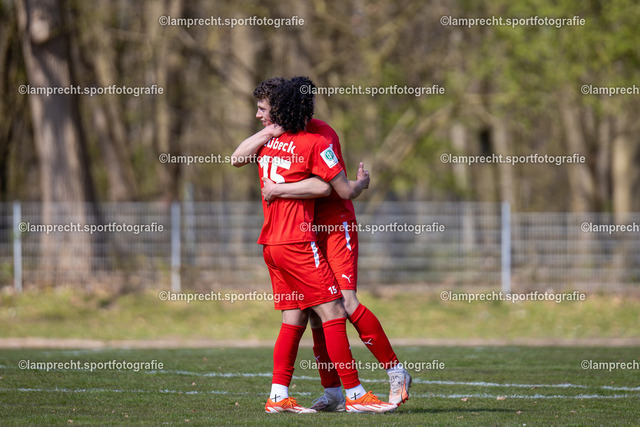 Fußball I Junioren I Saison 2025-2026 I DFB-Nachwuchsliga I 8. Spieltag I JFV Lübeck - 1. FC Magdeburg 106 | v.l. Benny Birner (15, JFV Lübeck), Lennard Bruno Luth (9, JFV Lübeck) - Realisiert mit Pictrs.com