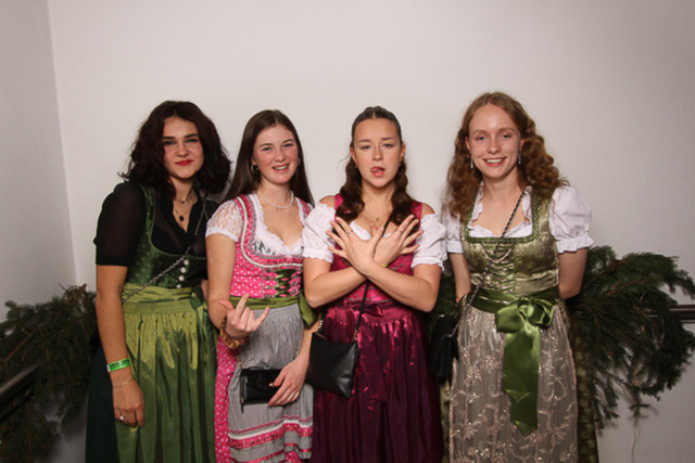 FotoKastl_Kathrein_Tanz_Goldbrunnhof_20231117_0163 | Vermietung und Verleih von Fotobox mit Drucker in Kärnten, Völkermarkt, Klagenfurt, Wolfsberg, St. Veit, Villach. Für ihre Hochzeit, Polterabend, Geburtstagsfeier, Firmen Feier, Weihnachtsfeier. Anlieferung oder Selbstabholung mit Drucker  Fotos digital - Realisiert mit Pictrs.com