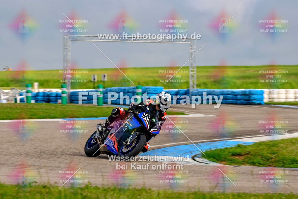 MotoTeam-8215 | Hier findet Ihr Bilder von Touristenfahrten auf der Nürburgring Nordschleife oder von anderen Veranstaltungen die ich besucht habe. Viel Spass beim Durch Schauen 