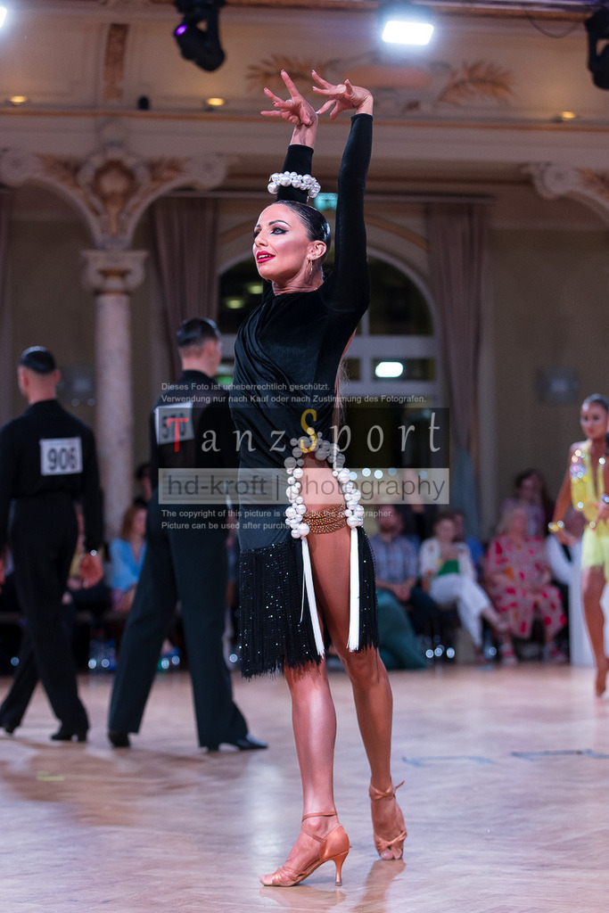 20240706_WDSF_WO_Latin_11527 | Tanzsportbilder, Standardtanz, Lateintanz, WDSF, DTV, LTVB, dancecomp, goc, hessen tanzt, blaues band der spree, walzer, tango, wiener walzer, slowfox, quickstepp, samba, rumba, cha-cha-cha, paso doble. jive, hd-kroft photography, turniertanzsport