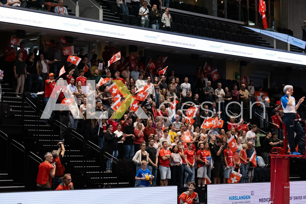 Luxembourg v Switzerland - CEV European League Men | KRIENS, SWITZERLAND - JUNE 12: Fans of Switzerland during the CEV European League match between Luxembourg and Switzerland at Pilatus Arena on June 12, 2026 in Kriens, Switzerland. - Realisiert mit Pictrs.com
