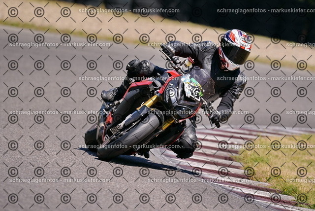 26bt04-1230 | markuskiefer.com - Realisiert mit Pictrs.com