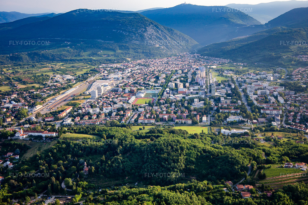 Aerial view: City center from the south in Nova Gorica in the state Slovenia, Slovenia. – Photo: IMG_137617.jpg taken on 07/16/2023 by Werner Riehm/FLY-FOTO.com – Resolution of the original: 5472 x 3648 px