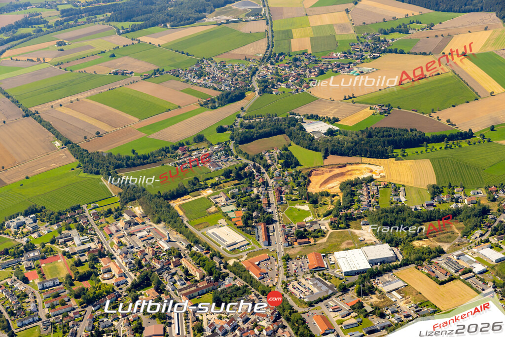 Das Luftbild zeigt : Gewerbegebiet Waldsassen - Die Luftaufnahme wurde 2023 vom UL-Flugzeug aus erstellt ( keine Drohne ) - Hochauflösende Luftaufnahme - Für grossformatige Ausdrucke geeignet. Die Geschenkidee !Mit Lizenz und Bildrechte bestellbar