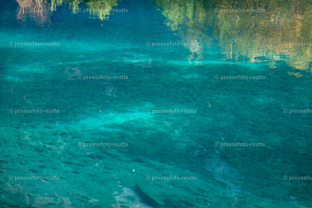 welltvi-Weissenbach_Baggersee-Herbst-04112017-_DSC1906 | Info aus dem Bezirk Reutte/Ausserfern Tirol sowie eine umfangreiche Bilddatenbank über die gesamte Region: Lechtal, Talkessel Reutte, Tannheimertal, Zwischentoren. Lech, Plansee, Zugspitze, Grenztunnel, B179, Fernpassstraße, Verkehr, Lawinen, Tradition, - Realisiert mit Pictrs.com