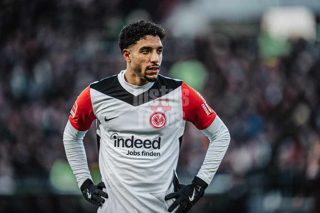 Fußball | Männer | Saison 2024/2025  | Fußball-Bundesliga | 16. Spieltag | FC St. Pauli vs. Eintracht Frankfurt | 11.01.2025 | Omar Marmoush (#7, Eintracht Frankfurt)