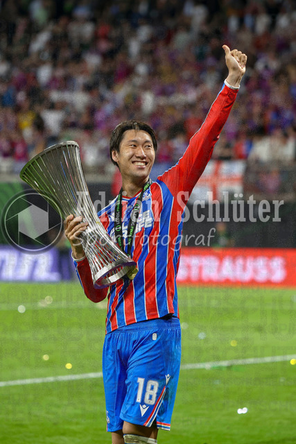 27.05.2026, EUR, Fussball, Herren, Conference League Finale, Saison 2025/2026, Crytsal Palace F.C. - Rayo Vallecano de Madrid | Daichi Kamada (Crystal Palace, 18) gestikuliert, Gestik und Mimik