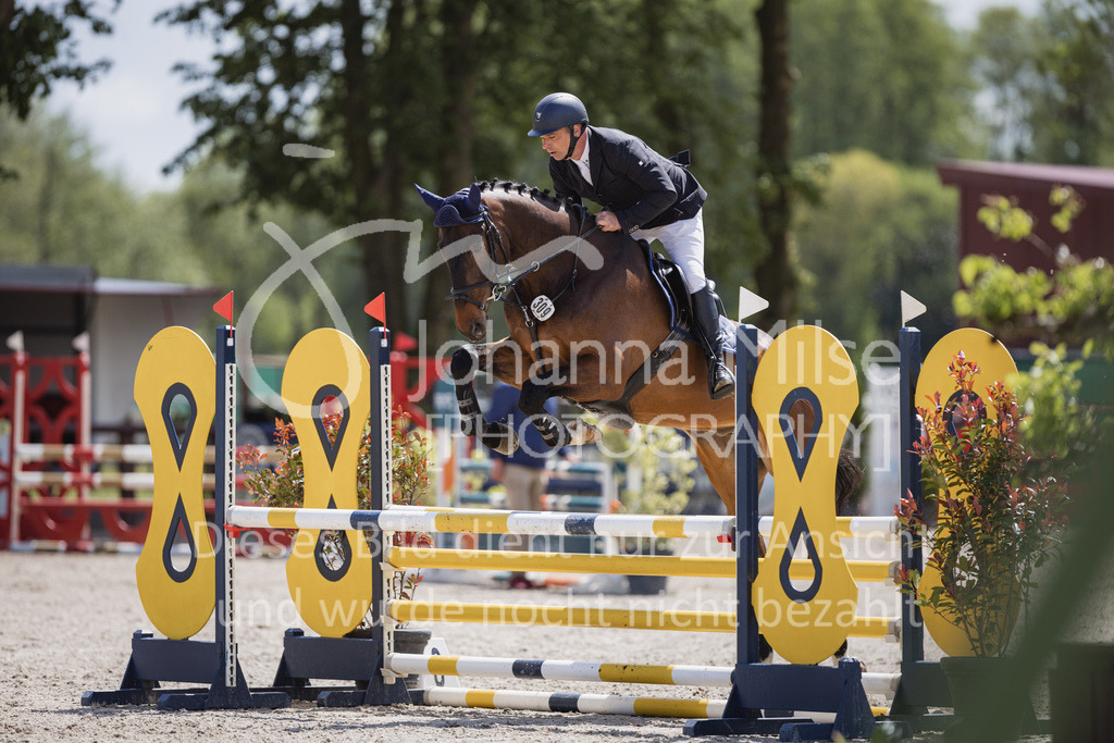 230516_Mühlen_03SprPf-A-379 | Deine schönsten Turniermomente als professionelle Fotos! Entdecke hochwertige Pferdesport-Fotografie im Online-Shop. Jetzt Fotos finden & bestellen!