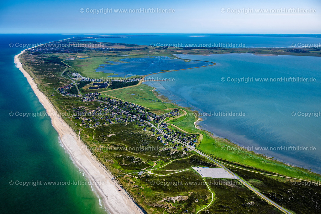 Sylt_Rantum_Rantumbecken_ELS_3103210625 | SYLT 21.06.2025 Ortsansicht an der Meeres-Küste in Rantum (Sylt) auf der Insel Sylt im Bundesland Schleswig-Holstein, Deutschland. // Townscape on the seacoast in Rantum (Sylt) at the island Sylt in the state Schleswig-Holstein, Germany. Foto: Martin Elsen