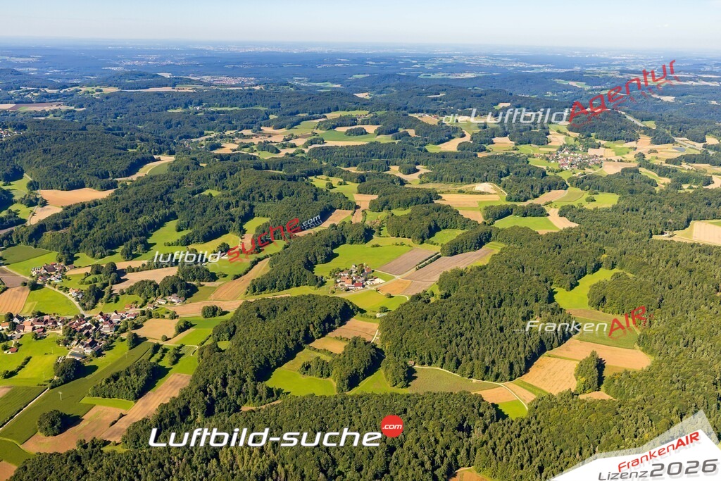 Luftaufnahme Menschhof Kirchensittenbach - Die Luftaufnahme wurde 2025 vom UL-Flugzeug heraus erstellt ( keine Drohne ) - Hochauflösende Luftaufnahme - für professionelle Ausdrucke geeignet. Die Geschenkidee !Mit Lizenz und Bildrechte bestellbar