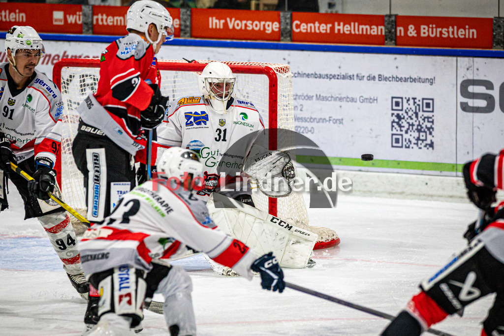 TSV Peißenberg Miners vs Legenden 20 TSV Peißenberg | TSV Peißenberg Legenden 20 Jahre Bayernliga, TSV Peißenberg Miners vs Legenden 20 TSV Peißenberg,Schuss aufs Tor,2024-09-13 in Peißenberg (Eisstadion)Michael Resch (Legenden 31)Copyright: WolfgangxLindner
