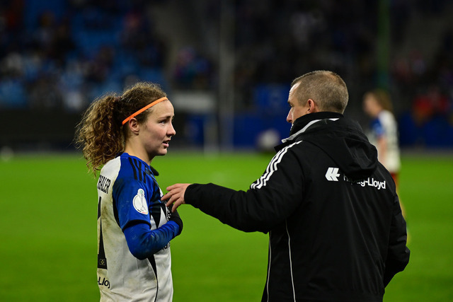 Fußball I Frauen I Saison 2025-2026 I DFB-Pokal I Achtelfinale I Hamburger SV - Bayer 04 Leverkusen I 17665 | Der Sportfotograf. - Realisiert mit Pictrs.com