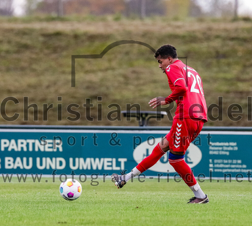 2023-11-04_015_FC_Langengeisling_gegen_VfL_Waldkraiburg | Erding, Deutschland, 04.11.2023:
Fußball, Bezirksliga Oberbayern Ost 2023 / 2024, 16. Spieltag, FC Langengeisling gegen VfL Waldkraiburg, Endergebnis: 2:0

Luciano Liquiliqui (VfL Waldkraiburg, #20)

Foto: Christian Riedel / fotografie-riedel.net