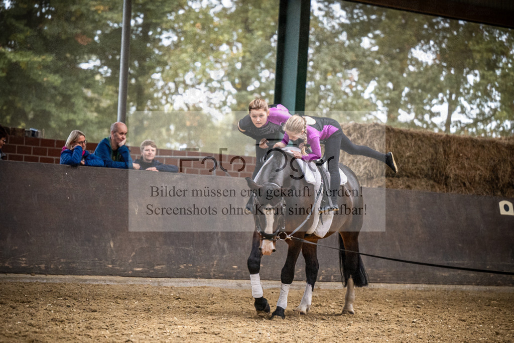 DOS_0195 | Entdecke hochwertige Reitturnierfotos von Foto Oger. Professionell, emotional und authentisch – jetzt Lieblingsmomente im Shop bestellen.Deutschlandweite Turnierfotografie. - Realisiert mit Pictrs.com