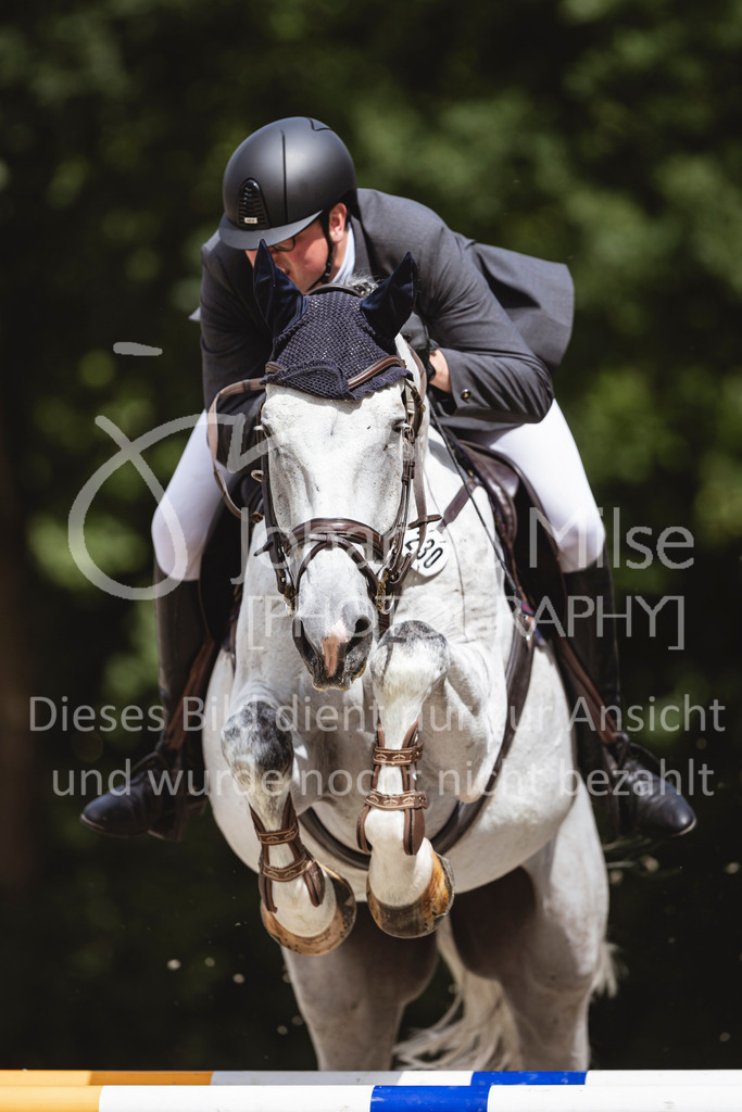 240616_Lemwerder_M1-Springen-437 | Deine schönsten Turniermomente als professionelle Fotos! Entdecke hochwertige Pferdesport-Fotografie im Online-Shop. Jetzt Fotos finden & bestellen!