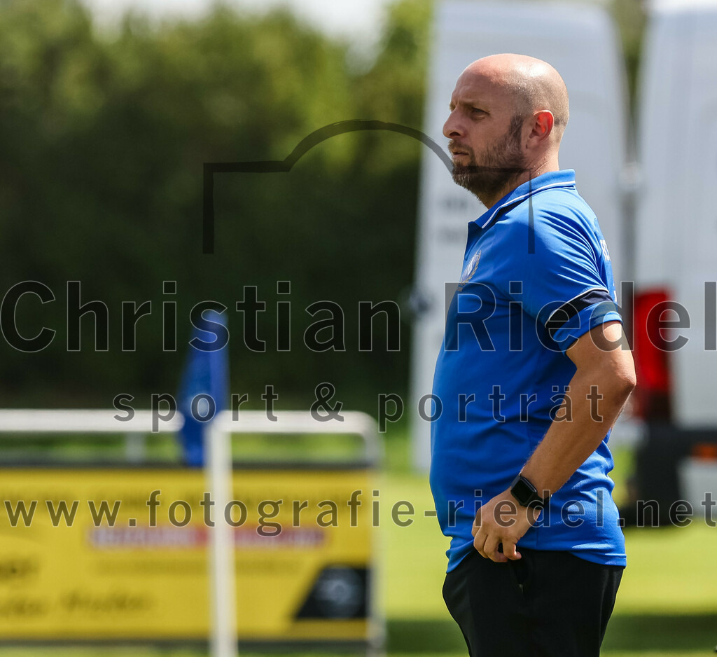 2023-07-22_055_FC_Eitting_gegen_FC_Moosinning | Eitting, Deutschland, 22.07.2023:
Fußball, Kreisliga 2023 / 2024, Testspiel, FC Eitting gegen FC Moosinning, Endergebnis: 0:4

Trainer Thomas Zellermeyr (FC Eitting)

Foto: Christian Riedel / fotografie-riedel.net