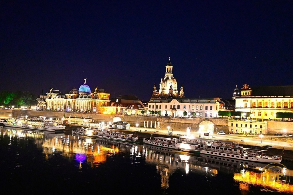 Brühlsche Terrasse im Abendlicht | Brühlsche Terrasse im Abendlicht - komprimiertes Bild -