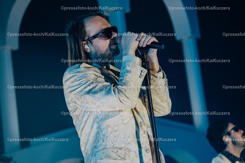 xKKU0604251021 | 06.04.2025, xkkux, Düsseldorf, Roy Bianco und Die Abbrunzati Boys performen bei ihrer Kult-Tour 2025 in der Mitsubishi Electric HALLE. 