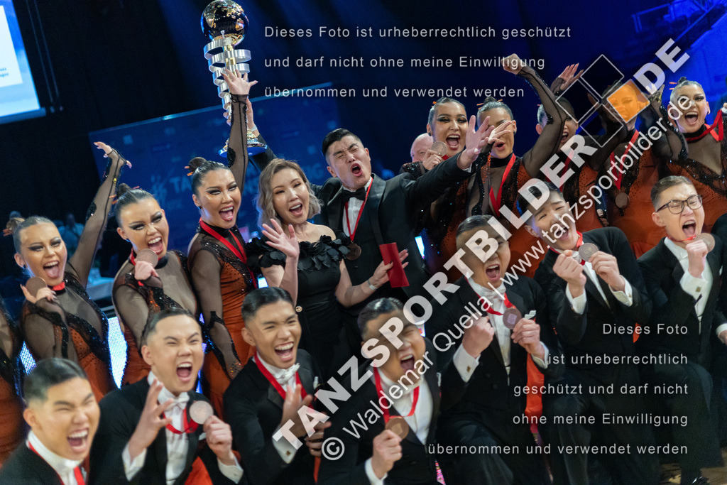 20251206-06404 | Hier finden Sie Tanz Bilder vom Latein und Standard Formationen tanzen. Sportbilder vom Tanzsport. Schöne Fotos und von Weltmeisterschaft, Europameisterschaft, Bundesliga, Regionalliga, Oberliga und Landesliga sowie von GOC Stuttgart, DanceComp, WM Bremen