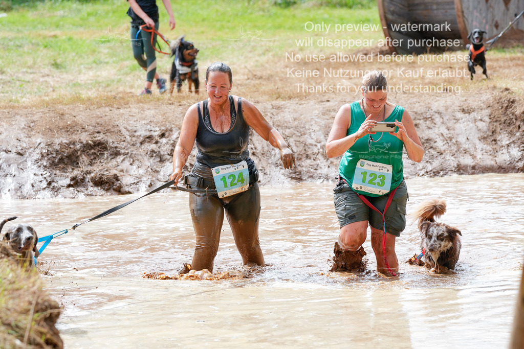 Schlamm_mit_Hund (223 von 460) | stephaniefillaphotographie - Realisiert mit Pictrs.com