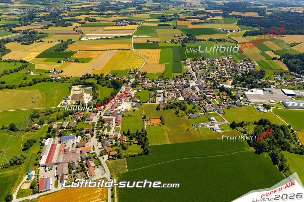 Aktuelles Luftbild von  Roßbach - Die Luftaufnahme wurde 2022 mittels UL-Flugzeug erstellt ( keine Drohne ) - hochauflösende Kamera-Systeme von  Canon -Beste Qualität - Für grossformatige Ausdrucke geeignet. Die Geschenkidee !