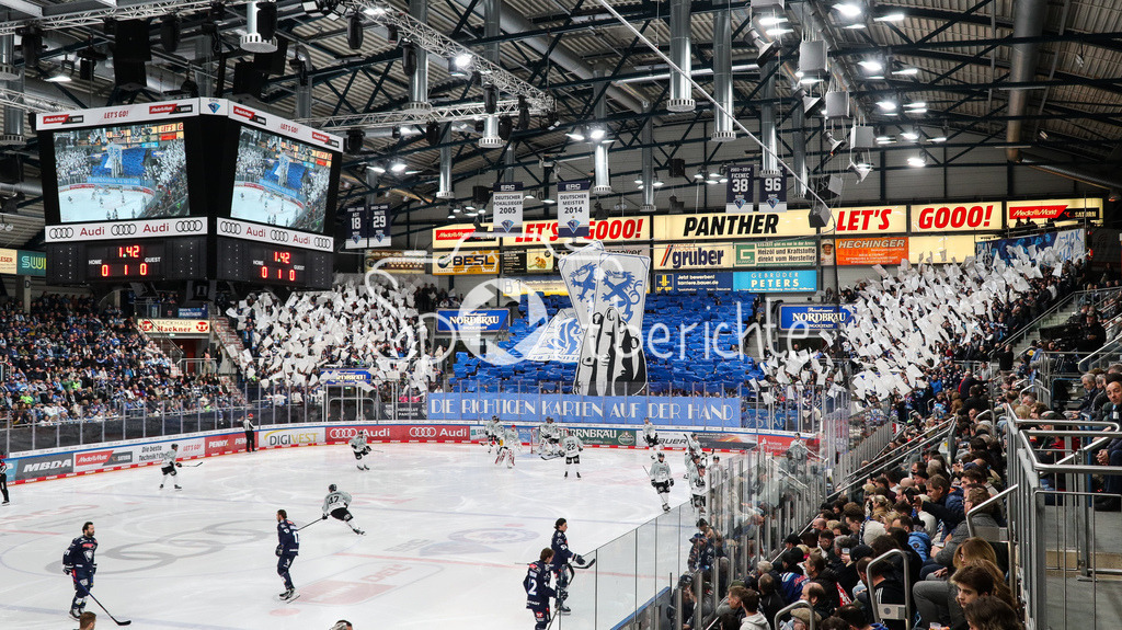 ERC Ingolstadt - Kölner Haie | Die Fans der Schanzer mit einer Choreo zu Spielbeginn / Utras / Choreographie / DEL Playoff Halbfinale: ERC Ingolstadt - Koelner Haie, Saturn-Arena am 02.04.2025