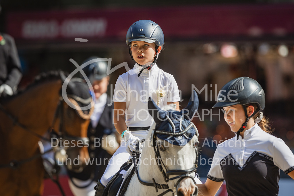 230910_OWLCh_Führzügel-160 | Deine schönsten Turniermomente als professionelle Fotos! Entdecke hochwertige Pferdesport-Fotografie im Online-Shop. Jetzt Fotos finden & bestellen!