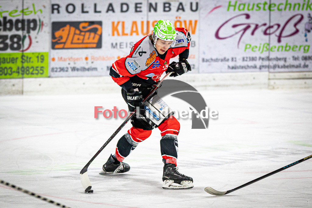 TSV Peißenberg MINERS gegen ERSC Amberg Wild Lions | Eishockey Bayernliga Herren Vorrunde 2024/25, TSV Peißenberg MINERS gegen ERSC Amberg Wild Lions, 20241229,Ryan MURPHY (MINERS 15) in Aktion, Freisteller,2024-12-29 in Peißenberg (Eisstadion Peißenberg)Ryan MURPHY (MINERS 15)Copyright: WolfgangxLindner foto-lindner.de