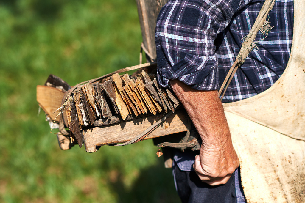 Pecher Gerhold Wöhrer | Matzendorf-Hölles, Austria - July 04, 2019: Pecherpfad in Hölles mit Pecher Gerhold Wöhrer; Holzgestell mit Pechscharten. - Realisiert mit Pictrs.com