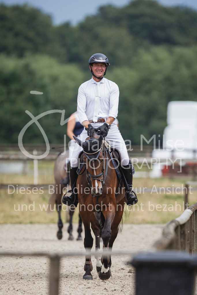 240627_LüPfSpTa_SprPf-L-103 | Deine schönsten Turniermomente als professionelle Fotos! Entdecke hochwertige Pferdesport-Fotografie im Online-Shop. Jetzt Fotos finden & bestellen!