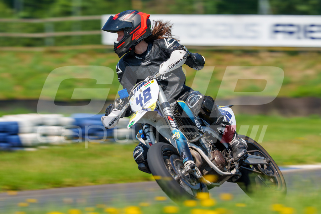 G-Cup + Supermoto Staatsmeisterschaft + Hungarian Supermoto Championship | GRIPcapture steht für authentische Sportfotografie in Österreich – für Momente, die mehr sind als Geschwindigkeit oder Ergebnis. Es geht um Emotion, Spannung, Fokus und den Augenblick, der oft nur einen Wimpernschlag dauert.Ob Motorsport, Teamsport oder 