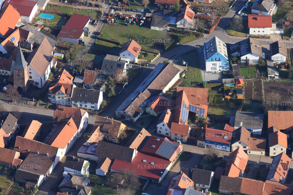 Luftbild: Karlsruher Straße im Ortsteil Schweigen in Schweigen-Rechtenbach im Bundesland Rheinland-Pfalz in Deutschland. Foto: IMG_48383.jpg vom 11.12.2011 durch Werner Riehm/FLY-FOTO.deAuflösung des Originals: 4584 x 3056 px